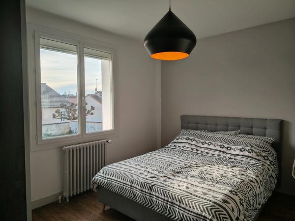 A vendre Grande maison familiale de 167 m² sur un Terrain de 471 m² dans Chatellerault proche des commerces.