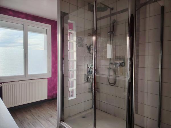 A vendre Grande maison familiale de 167 m² sur un Terrain de 471 m² dans Chatellerault proche des commerces.