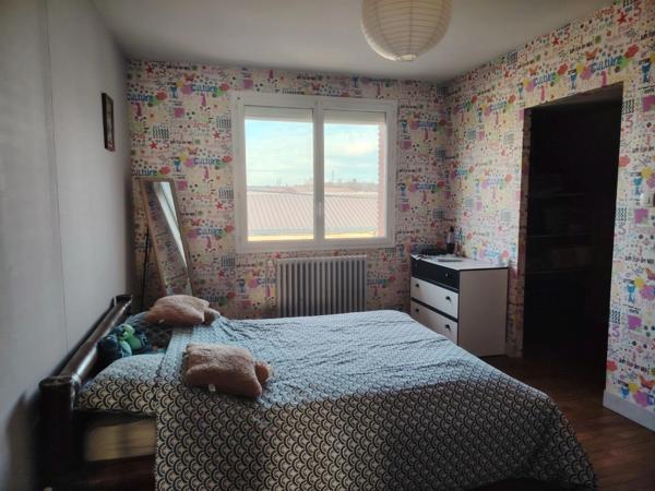 A vendre Grande maison familiale de 167 m² sur un Terrain de 471 m² dans Chatellerault proche des commerces.