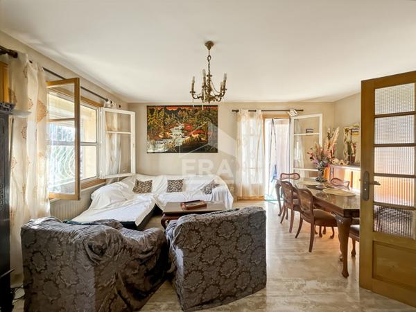 Apparemments à vendre T2 & T4 et 687m2 de terrain - le village des Caillols - stationnement