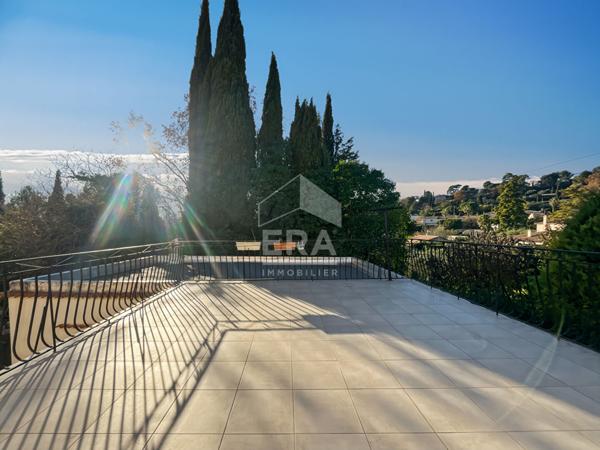 Apparemments à vendre T2 & T4 et 687m2 de terrain - le village des Caillols - stationnement