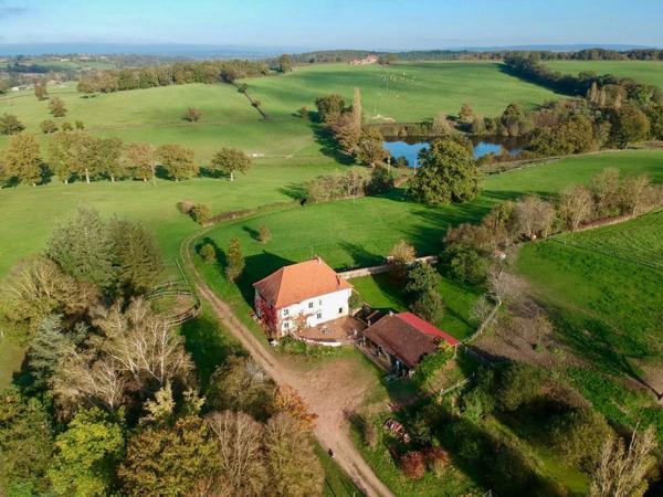 À VENDRE – Exclusivité Sud Bourgogne, Brionnais, Propriété du XIXème, 7 hectares libres, 2 étangs