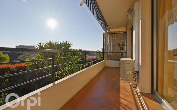 Appartement à vendre    3 pièces • 70 m2 Le Cannet