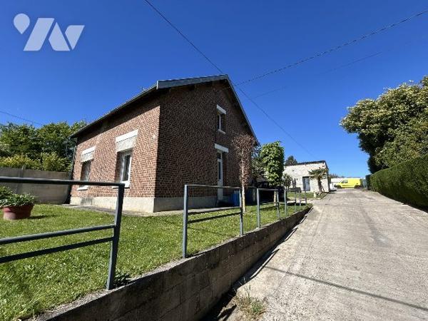 maison individuelle avec grand jardin et dépendances