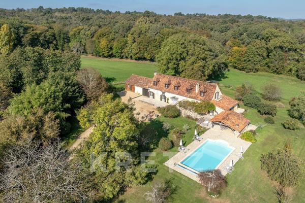 Propriété de 420 m² sur 47ha avec étang, piscine et chalets de luxe