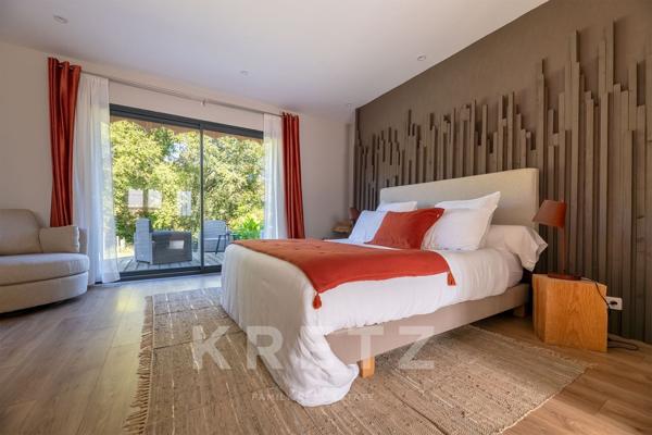 Propriété de 420 m² sur 47ha avec étang, piscine et chalets de luxe