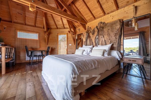 Propriété de 420 m² sur 47ha avec étang, piscine et chalets de luxe