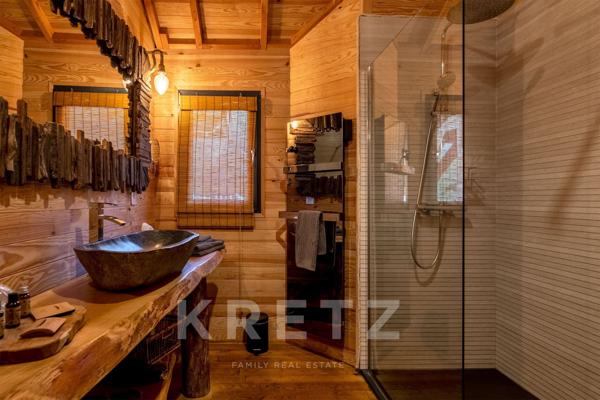 Propriété de 420 m² sur 47ha avec étang, piscine et chalets de luxe