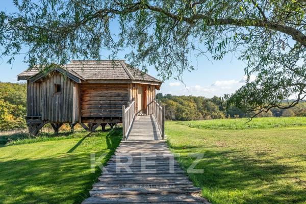 Propriété de 420 m² sur 47ha avec étang, piscine et chalets de luxe