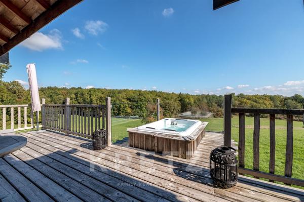 Propriété de 420 m² sur 47ha avec étang, piscine et chalets de luxe