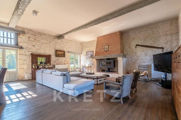 Propriété de 420 m² sur 47ha avec étang, piscine et chalets de luxe