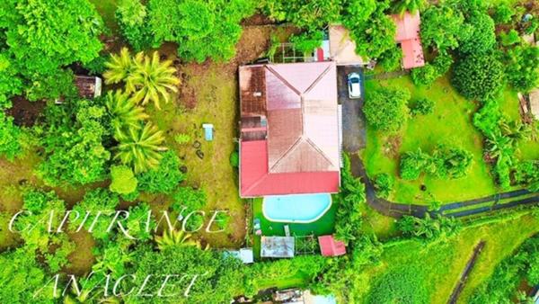 🏡 À vendre – Charmante maison avec piscine et studio indépendant à Ducos (97224)