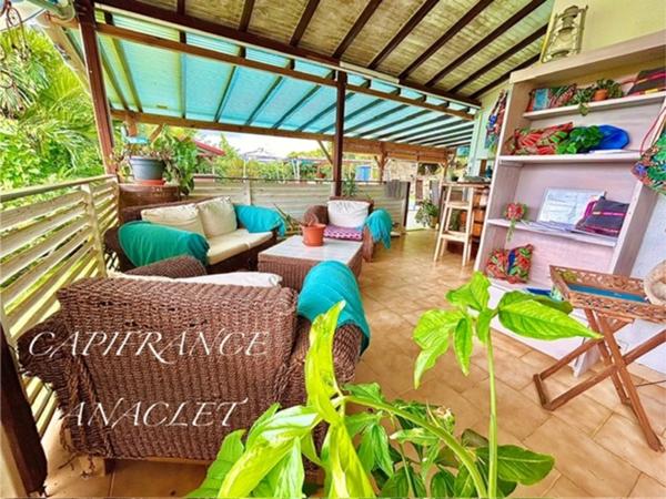 🏡 À vendre – Charmante maison avec piscine et studio indépendant à Ducos (97224)