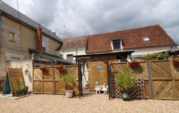 Maison de ville avec cour et dépendance