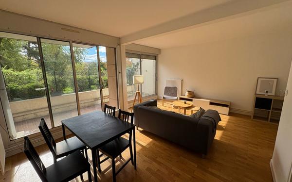 Appartement à vendre    3 pièces • 72,48 m2 Lyon 1