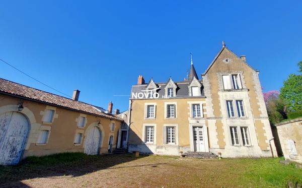 Manoir avec parc et dépendances