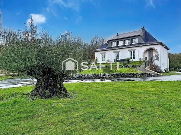 Belle propriété, 6 chambres, garages et parc.