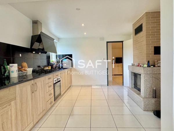 Belle propriété, 6 chambres, garages et parc.