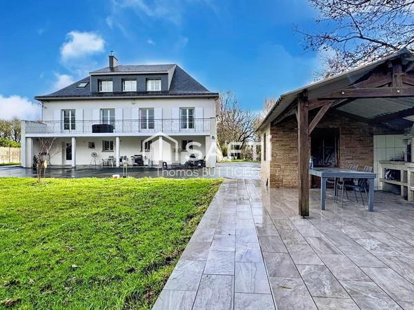 Belle propriété, 6 chambres, garages et parc.