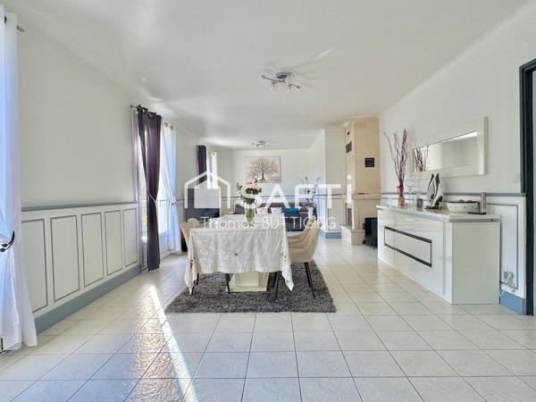 Belle propriété, 6 chambres, garages et parc.