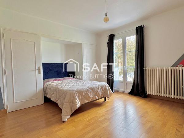 Belle propriété, 6 chambres, garages et parc.