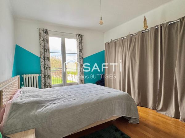 Belle propriété, 6 chambres, garages et parc.