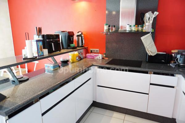 Maison spacieuse avec 3 grandes chambres et garage double dans secteur très calme