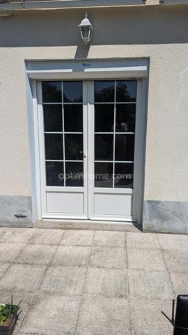 Maison spacieuse avec 3 grandes chambres et garage double dans secteur très calme