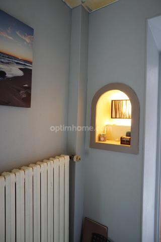 Maison spacieuse avec 3 grandes chambres et garage double dans secteur très calme