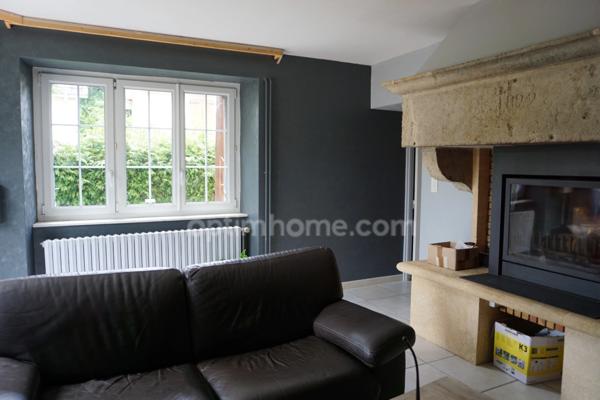 Maison spacieuse avec 3 grandes chambres et garage double dans secteur très calme