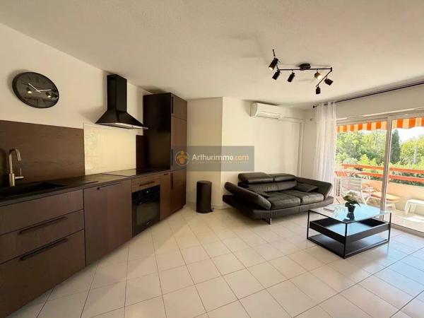 Location                                                      Appartement
                        
                     2 pièces                      40 m2                     à Saint-Raphaël