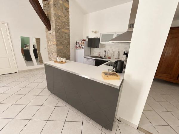 Vente                                                      Appartement
                        
                     3 pièces                      84 m2                     à Le Luc