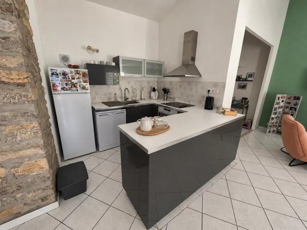 Vente                                                      Appartement
                        
                     3 pièces                      84 m2                     à Le Luc