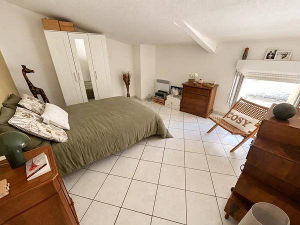 Vente                                                      Appartement
                        
                     3 pièces                      84 m2                     à Le Luc
