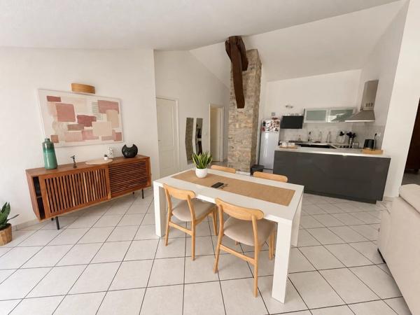 Vente                                                      Appartement
                        
                     3 pièces                      84 m2                     à Le Luc