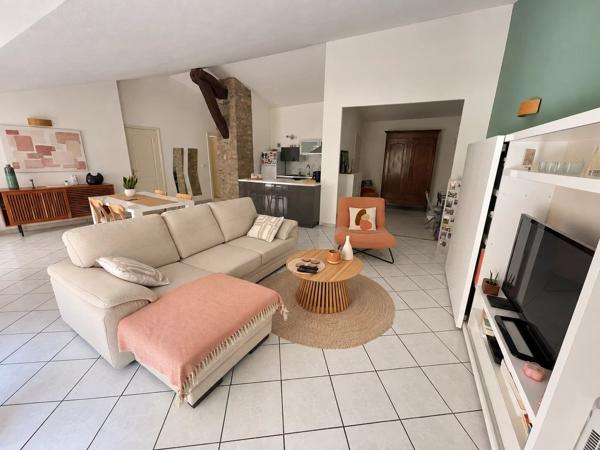 Vente                                                      Appartement
                        
                     3 pièces                      84 m2                     à Le Luc
