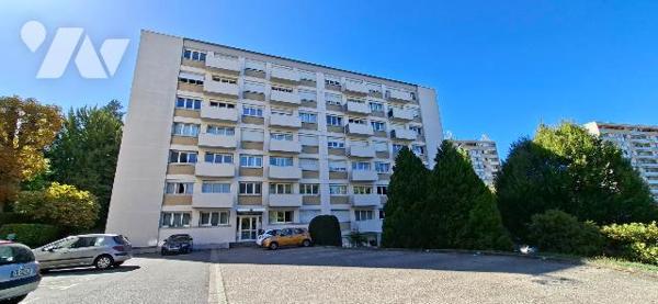 A Saint-Etienne -Le Portail Rouge, appartement T5 avec garage et cave