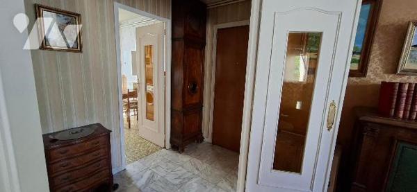 A Saint-Etienne -Le Portail Rouge, appartement T5 avec garage et cave