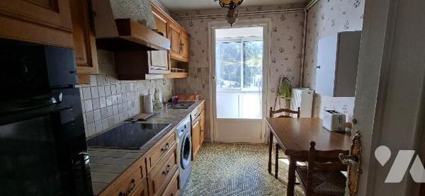 A Saint-Etienne -Le Portail Rouge, appartement T5 avec garage et cave