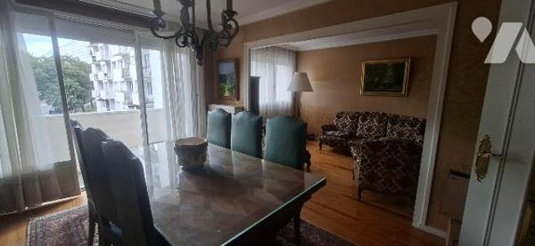A Saint-Etienne -Le Portail Rouge, appartement T5 avec garage et cave