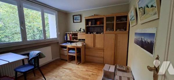 A Saint-Etienne -Le Portail Rouge, appartement T5 avec garage et cave