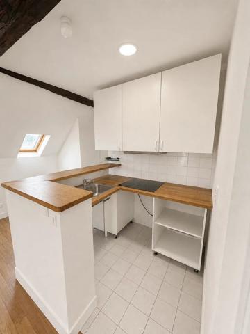 Location                                                      Appartement
                        
                     2 pièces                      35 m2                     à Houdan