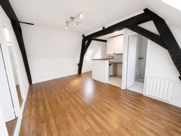 Location                                                      Appartement
                        
                     2 pièces                      35 m2                     à Houdan