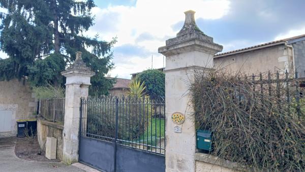 Maison authentique, 4 chambres, cours fermée