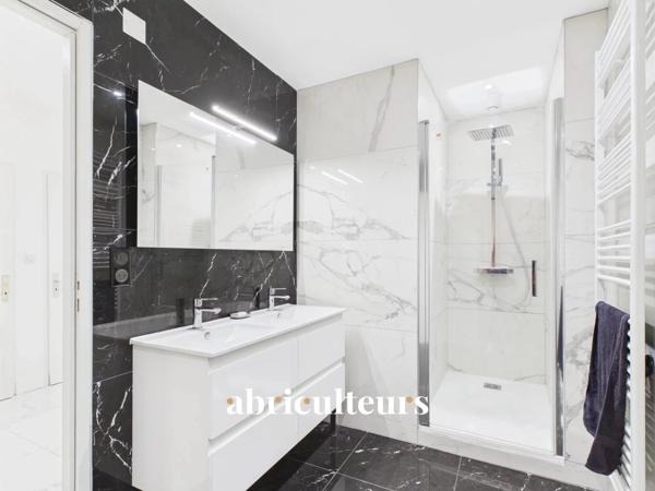 Adresse d’exception à Bordeaux Pey-Berland : Appartement rénové 128 m², double usage habitation et commercial