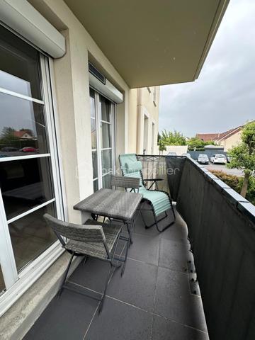 💎Coup de cœur 
Appartement F4 de 76 m2
À Fontenay-Trésigny dans une résidence fermée et sécurisée 

L’appartement se compose :
 - une entrée 
- un débarras pratique pour le rangement 
- une cuisine aménagée 
- un séjour/salle à manger lumineux donnant sur un balcon exposé pleins SUD 
- 3 chambres 
- une salle d’eau avec wc
- une salle de bain 
- extérieur une place de parking privée 

Aucun travaux à prévoir, idéal pour une famille 

🏫 proximité des établissements scolaires 

- école Paul Langevin 
- école Jules Ferry 
- collège Stéphane Mallarm

 👉 Commodité à proximité 

- Gare de Marles-en-Brie ligne P 
   direction Paris est a environ 5mn 🚗
- Accès N4 à 3 mn 🚗
- Arrêt de bus proche de la résidence 
- Centre commercial E.Leclerc 
- Intermarché 
- Boulangerie 
- Pharmacie