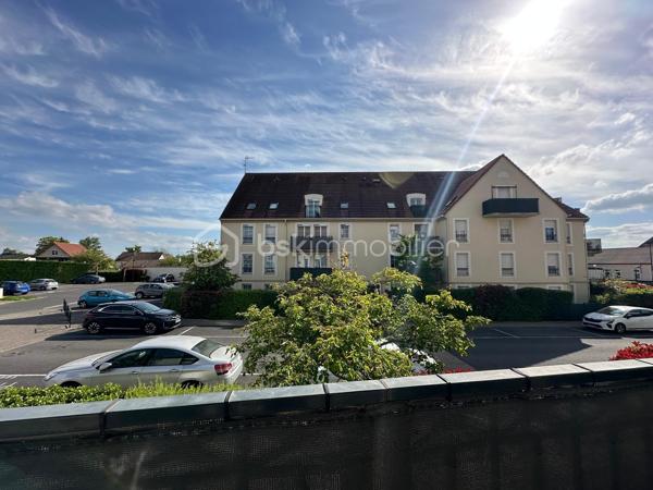 💎Coup de cœur 
Appartement F4 de 76 m2
À Fontenay-Trésigny dans une résidence fermée et sécurisée 

L’appartement se compose :
 - une entrée 
- un débarras pratique pour le rangement 
- une cuisine aménagée 
- un séjour/salle à manger lumineux donnant sur un balcon exposé pleins SUD 
- 3 chambres 
- une salle d’eau avec wc
- une salle de bain 
- extérieur une place de parking privée 

Aucun travaux à prévoir, idéal pour une famille 

🏫 proximité des établissements scolaires 

- école Paul Langevin 
- école Jules Ferry 
- collège Stéphane Mallarm

 👉 Commodité à proximité 

- Gare de Marles-en-Brie ligne P 
   direction Paris est a environ 5mn 🚗
- Accès N4 à 3 mn 🚗
- Arrêt de bus proche de la résidence 
- Centre commercial E.Leclerc 
- Intermarché 
- Boulangerie 
- Pharmacie