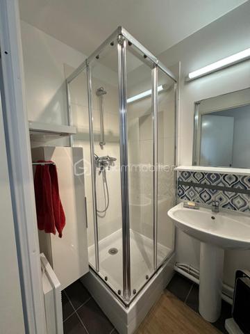💎Coup de cœur 
Appartement F4 de 76 m2
À Fontenay-Trésigny dans une résidence fermée et sécurisée 

L’appartement se compose :
 - une entrée 
- un débarras pratique pour le rangement 
- une cuisine aménagée 
- un séjour/salle à manger lumineux donnant sur un balcon exposé pleins SUD 
- 3 chambres 
- une salle d’eau avec wc
- une salle de bain 
- extérieur une place de parking privée 

Aucun travaux à prévoir, idéal pour une famille 

🏫 proximité des établissements scolaires 

- école Paul Langevin 
- école Jules Ferry 
- collège Stéphane Mallarm

 👉 Commodité à proximité 

- Gare de Marles-en-Brie ligne P 
   direction Paris est a environ 5mn 🚗
- Accès N4 à 3 mn 🚗
- Arrêt de bus proche de la résidence 
- Centre commercial E.Leclerc 
- Intermarché 
- Boulangerie 
- Pharmacie