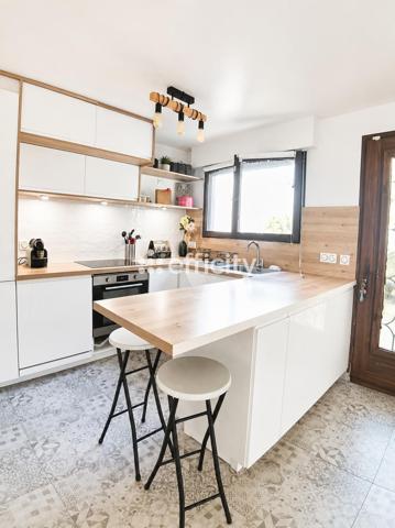 Maison
         3 pièces
        - 66 m² 460 000 € *
