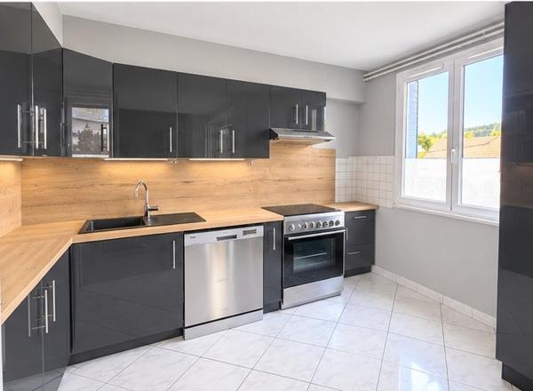À découvrir, bel appartement T4 de 73 m², situé au 1er étage
